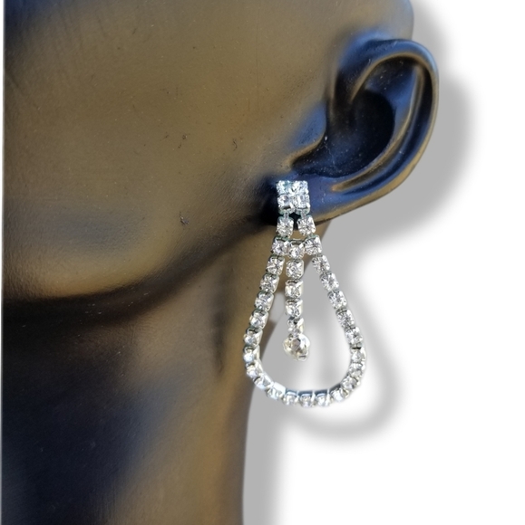VINTAGE SILVERTONE & DIAMANTE CRYSTAL DROP STATEMENT EARRINGS - Picture 2 of 5